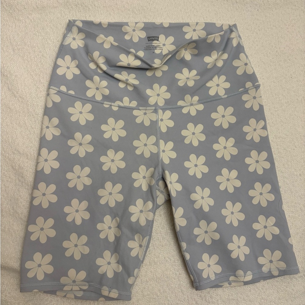 🌼 Levi’s Daisy Print Biker Shorts 🌼